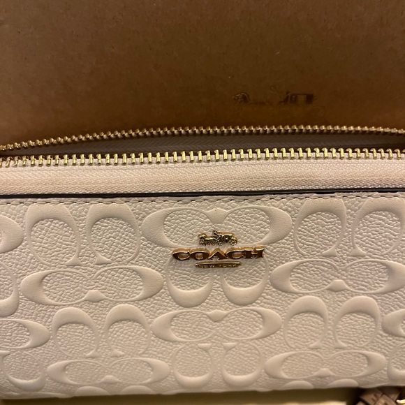EUC Coach wristlet/wallet - Picture 8 of 10